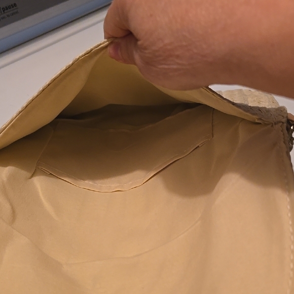 Straw Fold Over handbag with wristlet and adjustable strap - Picture 4 of 4